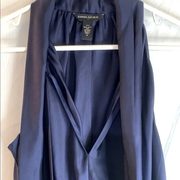 Banana Republic 100% silk Navy Blouse size M - Picture 3 of 8